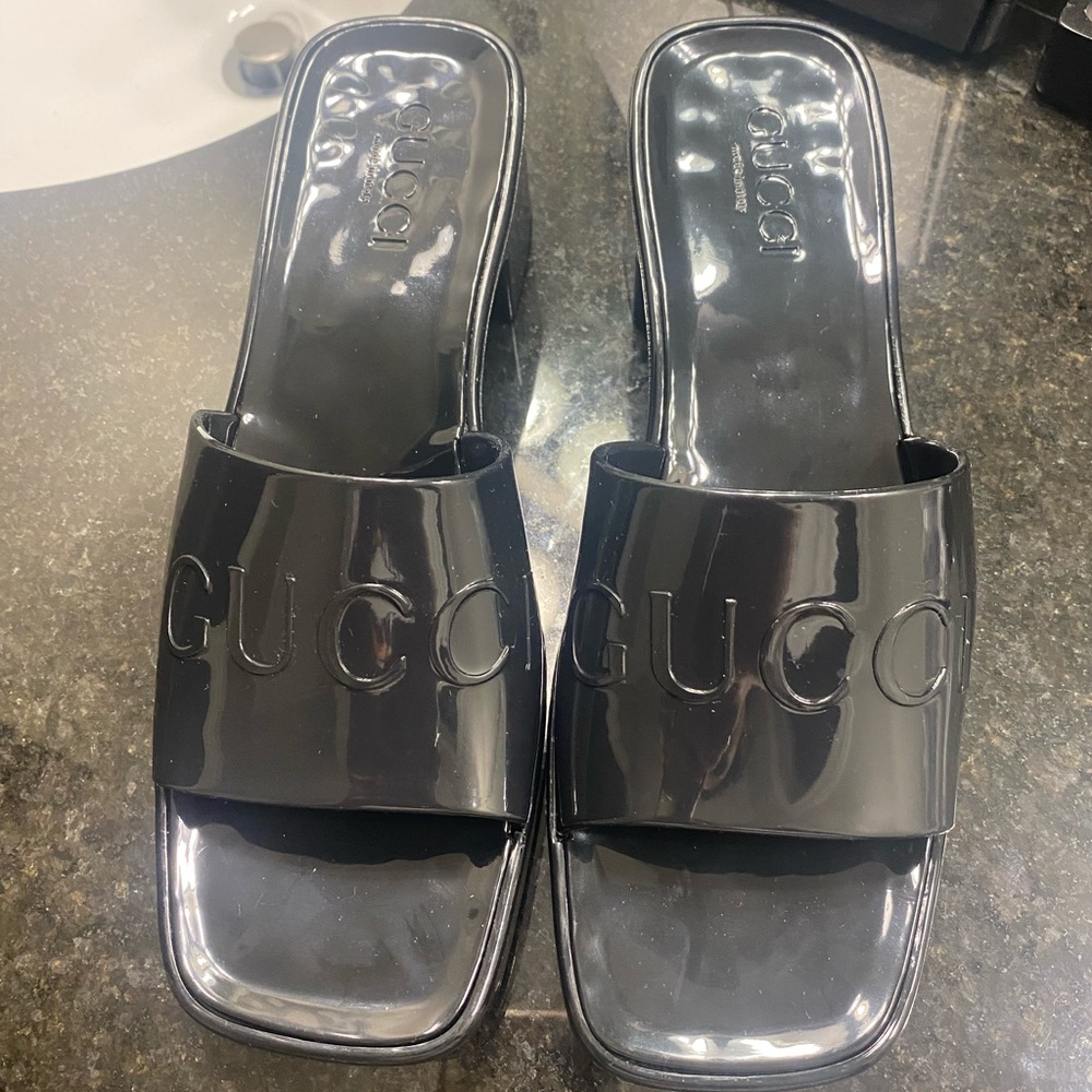 BRAND NEW SANDALS